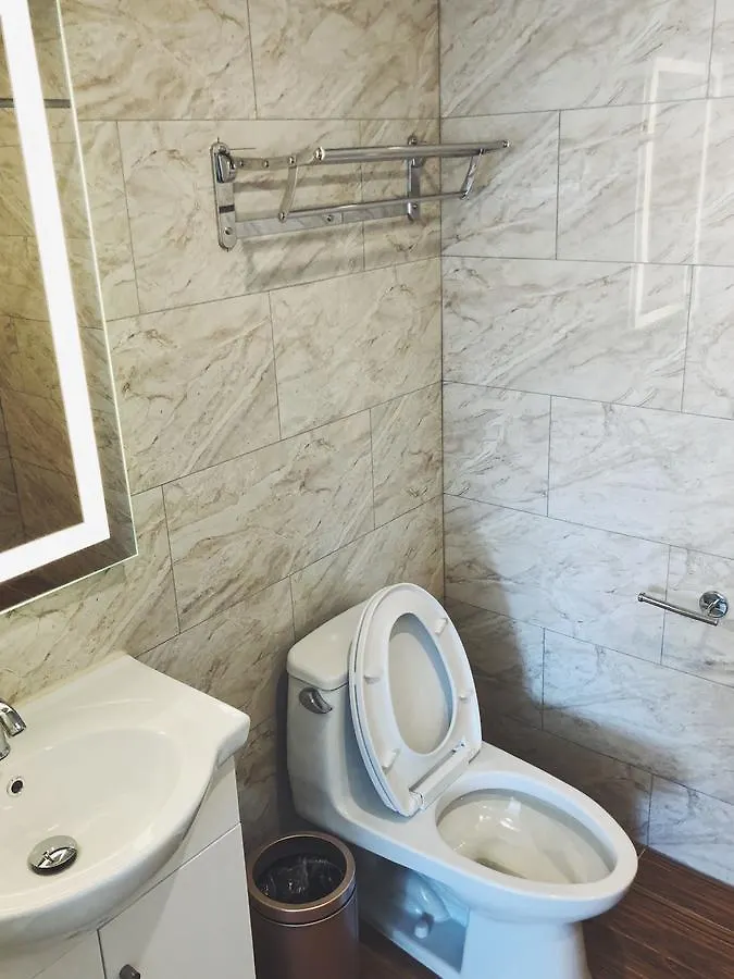 Mayfair Inn And Suites New York 2*,